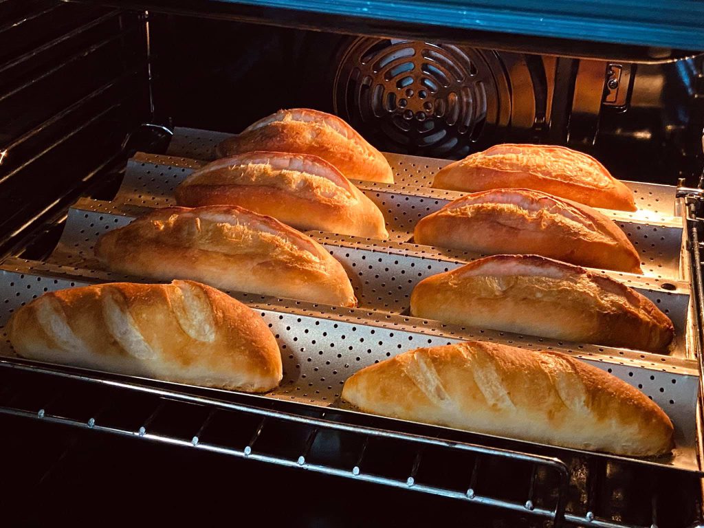 cách làm bánh mì, hướng dẫn cách làm bánh mì, nguyên liệu làm bánh mì, làm bánh mì tại nhà